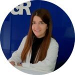 La dottoressa Valeria Sotelo di UR Vistahermosa in camice bianco, specialista nella PGT-A non invasiva per l’analisi genetica degli embrioni in laboratorio.